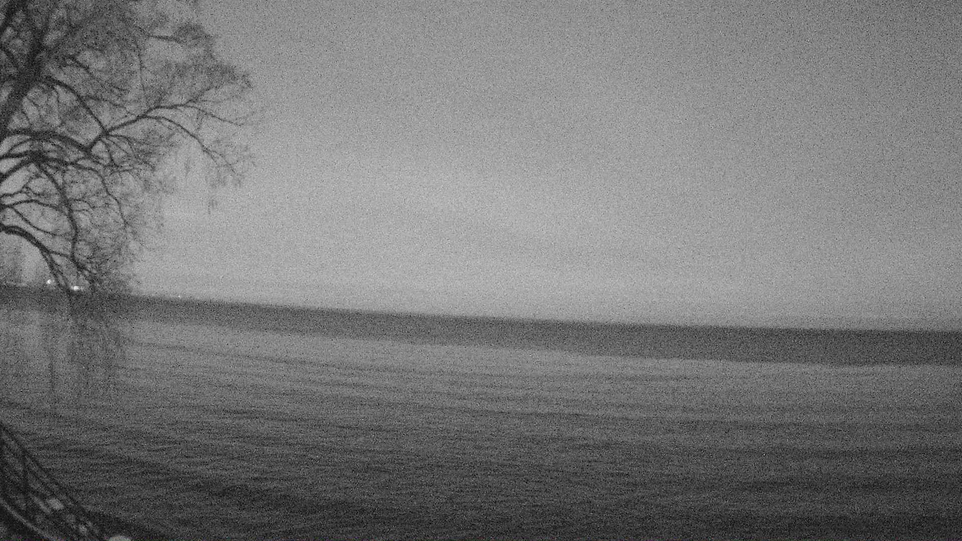 Thumbnail for current weather camera view from Forest Lawn Beach in Webster, New York
