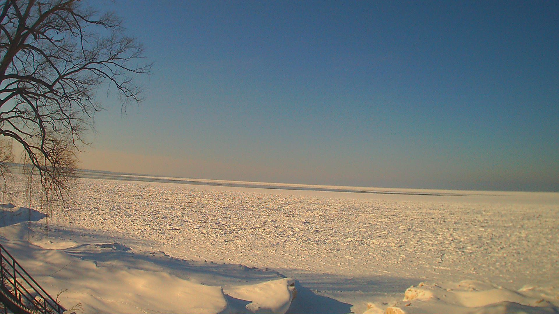 Thumbnail for current weather camera view from Forest Lawn Beach in Webster, New York