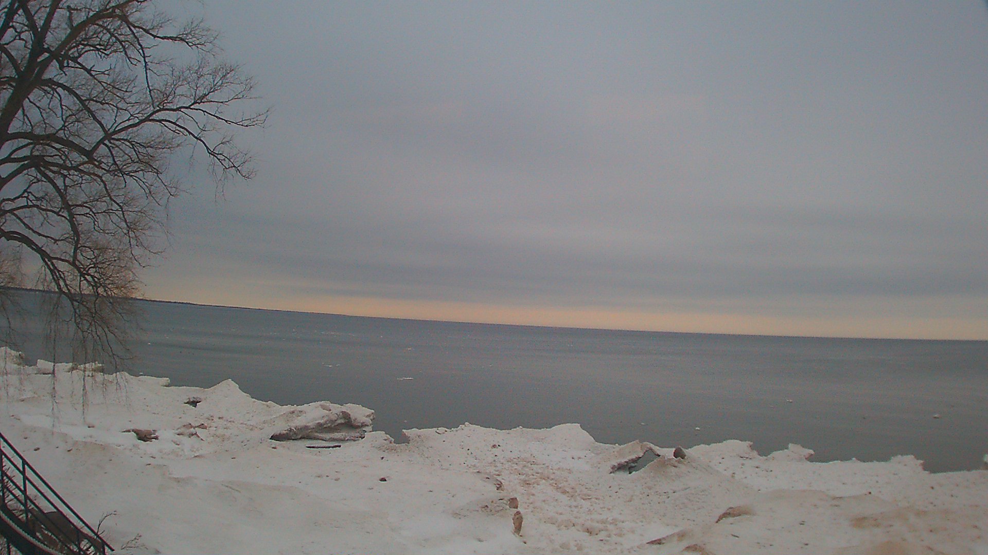 Thumbnail for current weather camera view from Forest Lawn Beach in Webster, New York