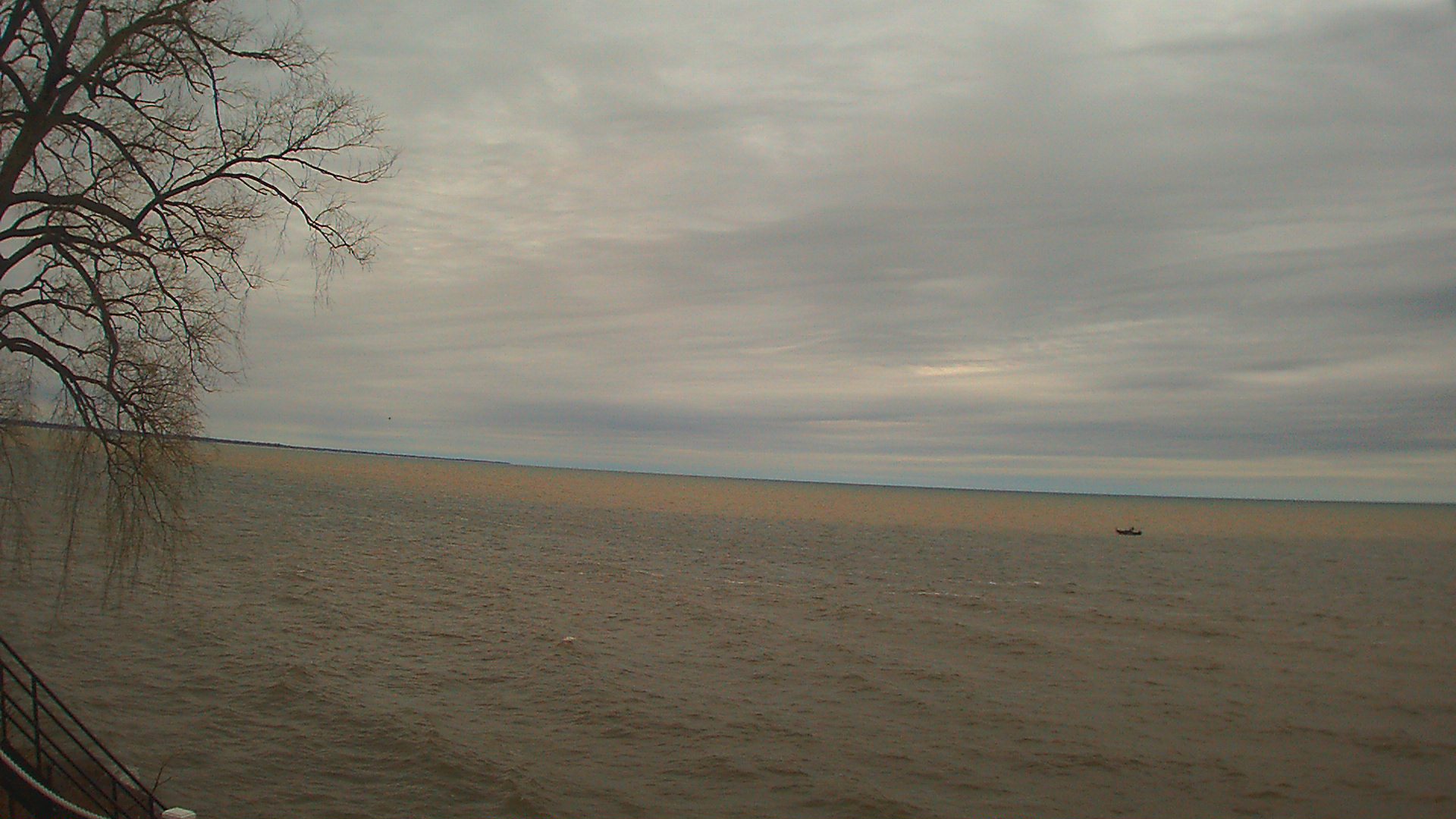 Thumbnail for current weather camera view from Forest Lawn Beach in Webster, New York