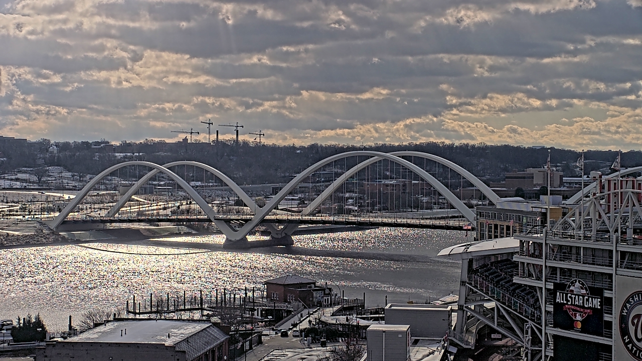 Thumbnail for current weather camera view from Hampton Inn in Washington, District Of Columbia