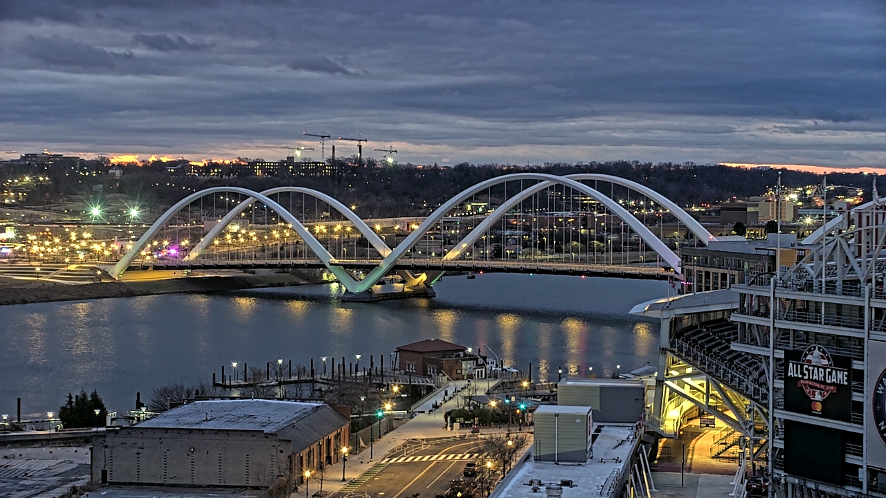 Thumbnail for current weather camera view from Hampton Inn in Washington, District Of Columbia