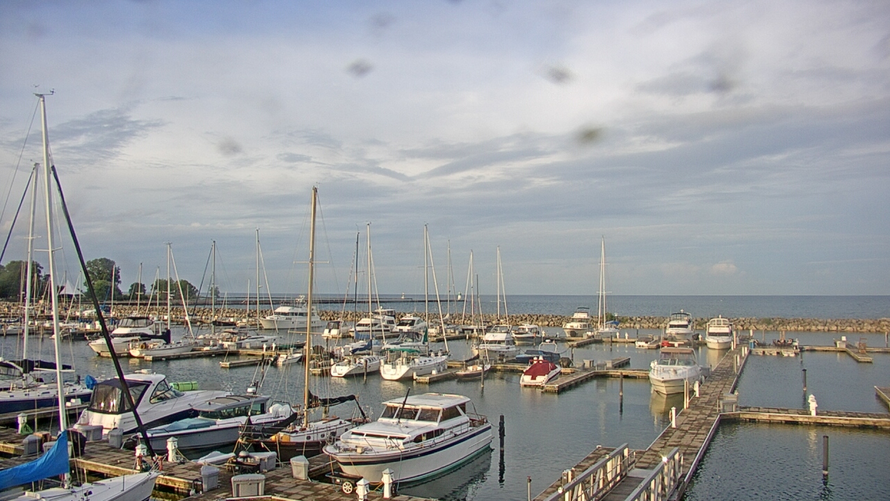 Thumbnail for current weather camera view from Waukegan Harbor and Marina in Waukegan, Illinois