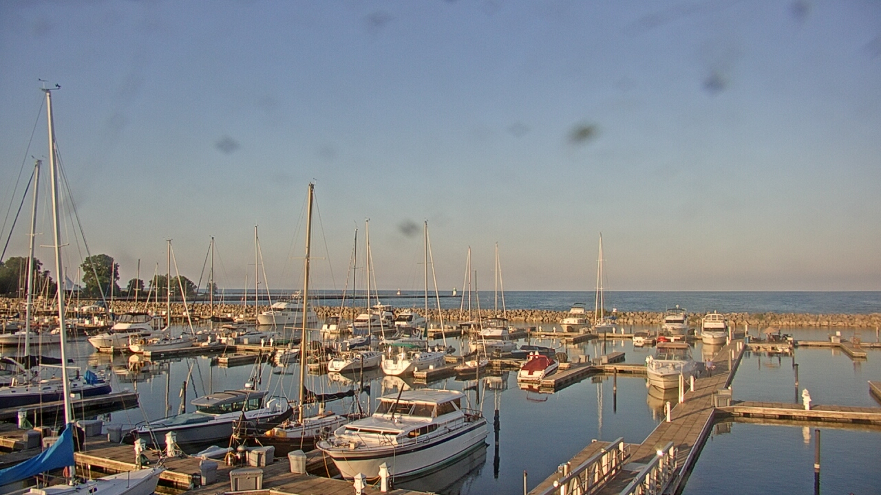 Thumbnail for current weather camera view from Waukegan Harbor and Marina in Waukegan, Illinois