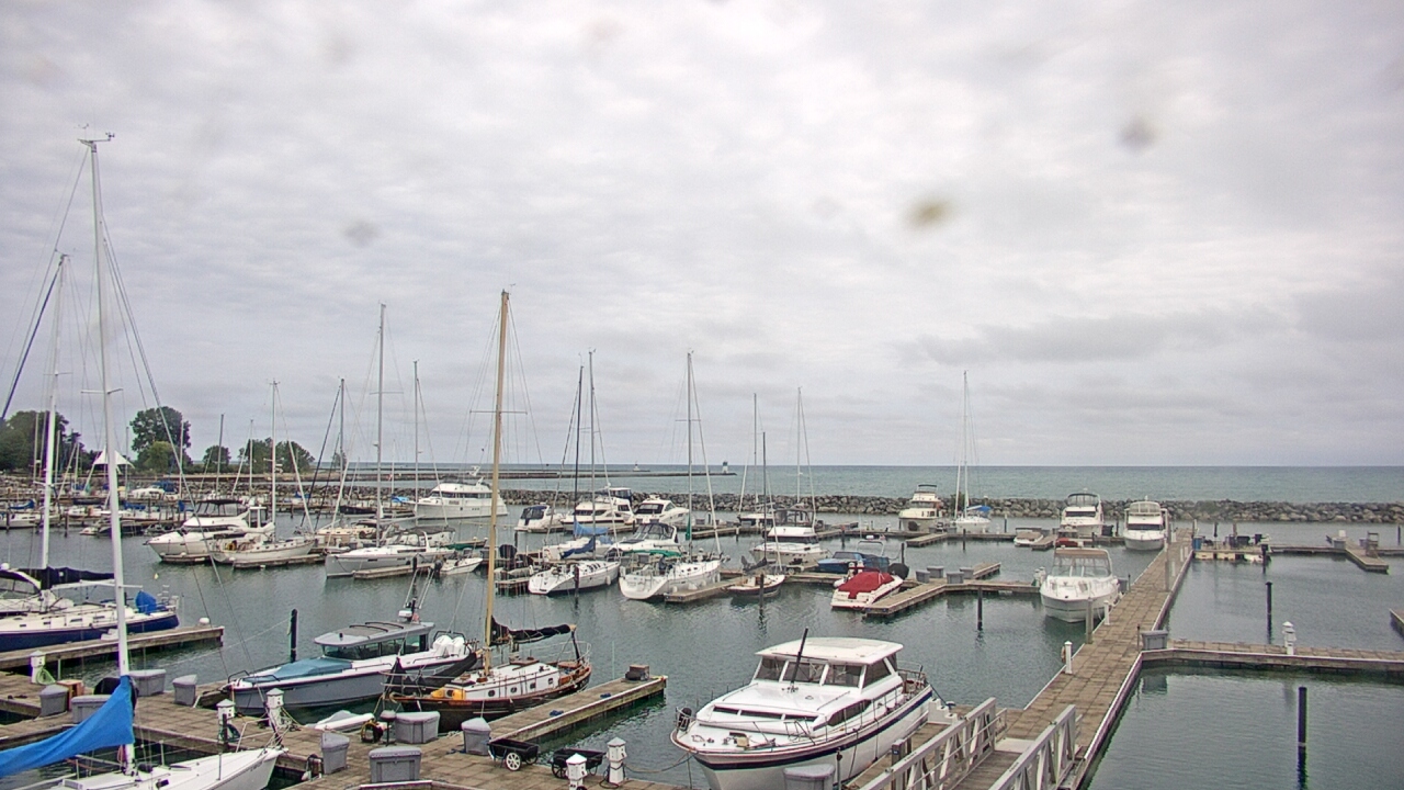Thumbnail for current weather camera view from Waukegan Harbor and Marina in Waukegan, Illinois
