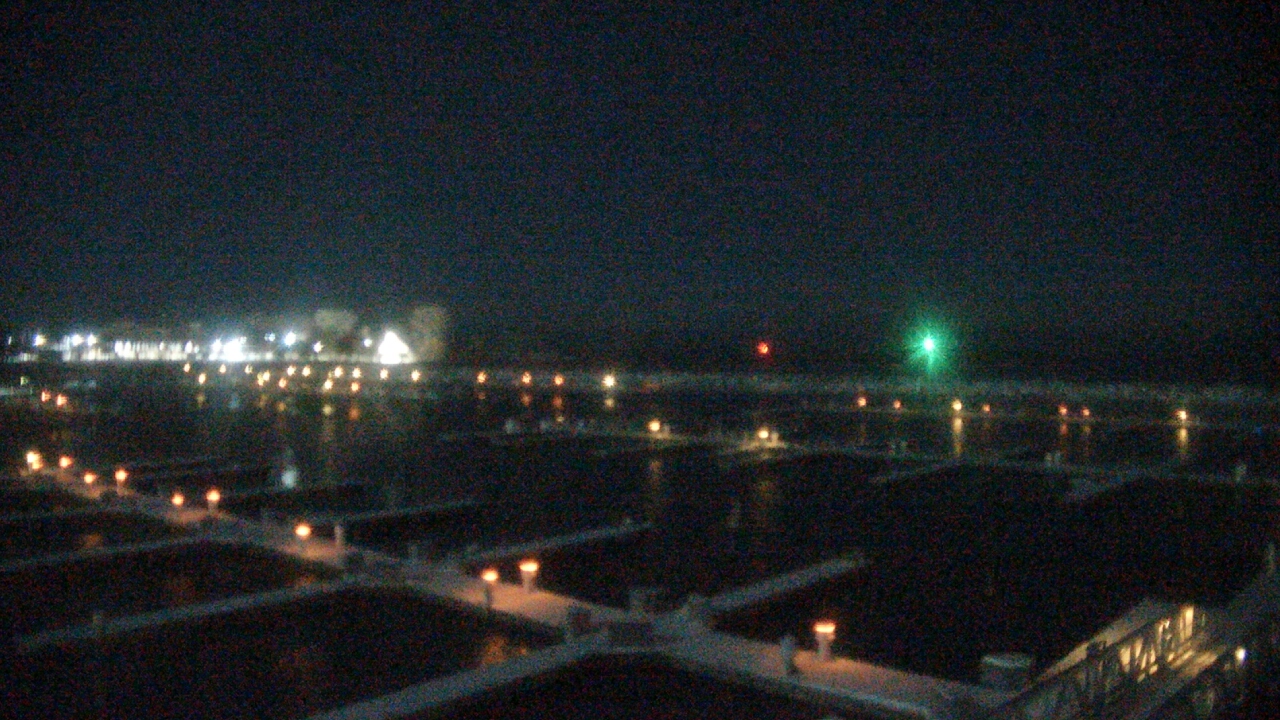 Thumbnail for current weather camera view from Waukegan Harbor and Marina in Waukegan, Illinois