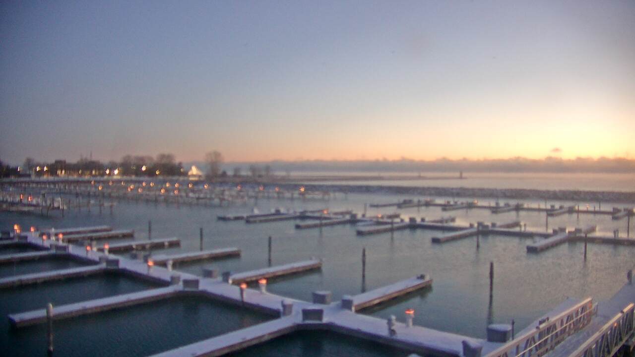 Thumbnail for current weather camera view from Waukegan Harbor and Marina in Waukegan, Illinois