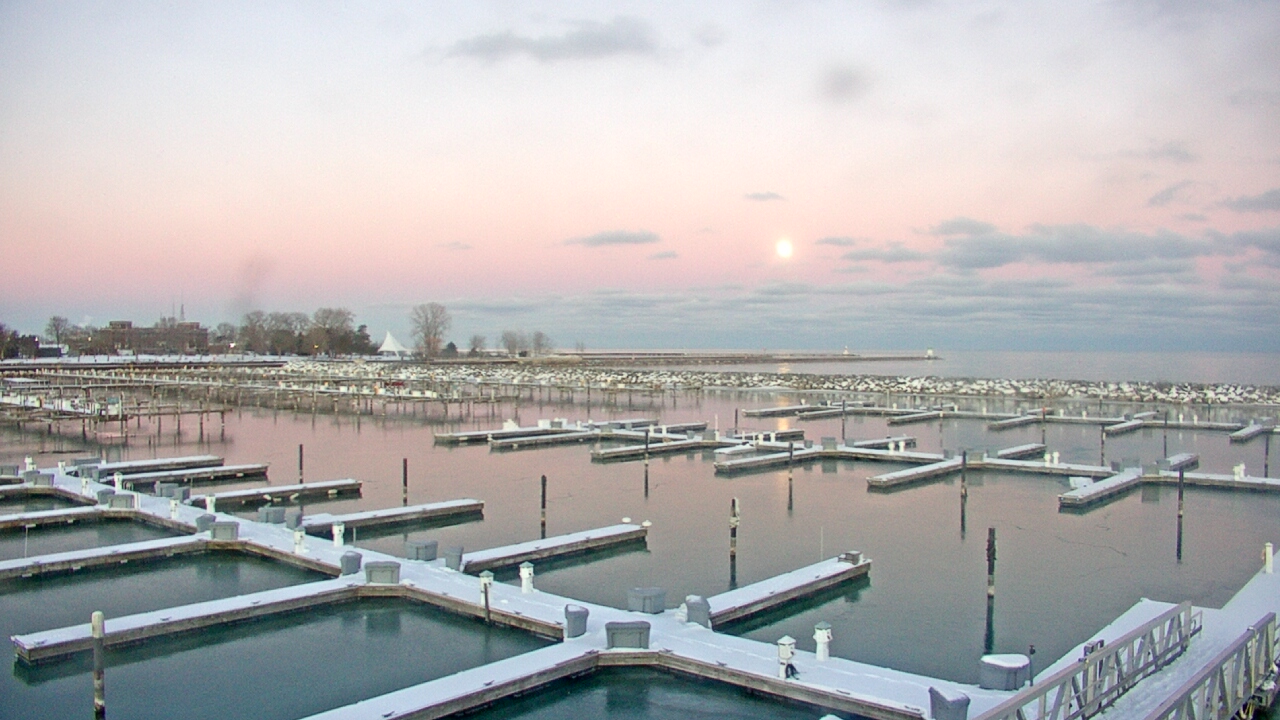 Thumbnail for current weather camera view from Waukegan Harbor and Marina in Waukegan, Illinois