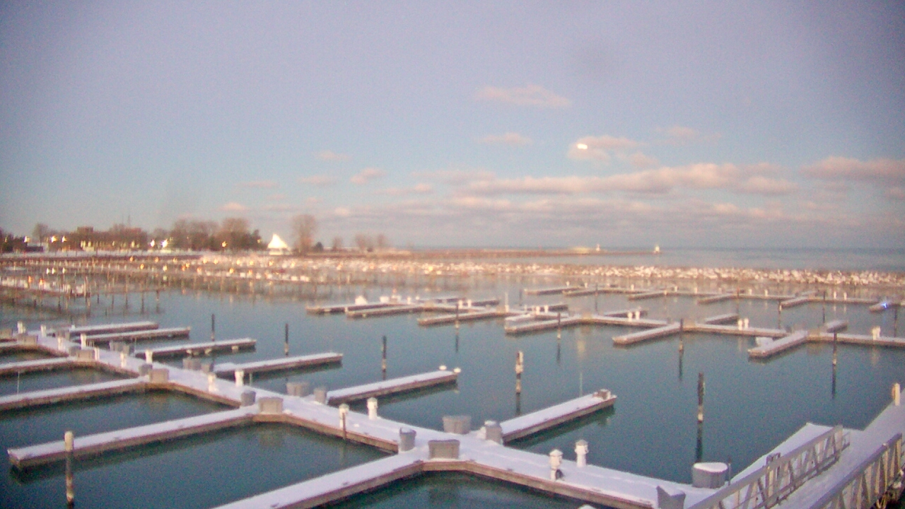 Thumbnail for current weather camera view from Waukegan Harbor and Marina in Waukegan, Illinois