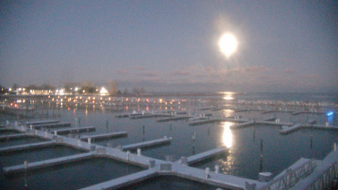 Thumbnail for current weather camera view from Waukegan Harbor and Marina in Waukegan, Illinois