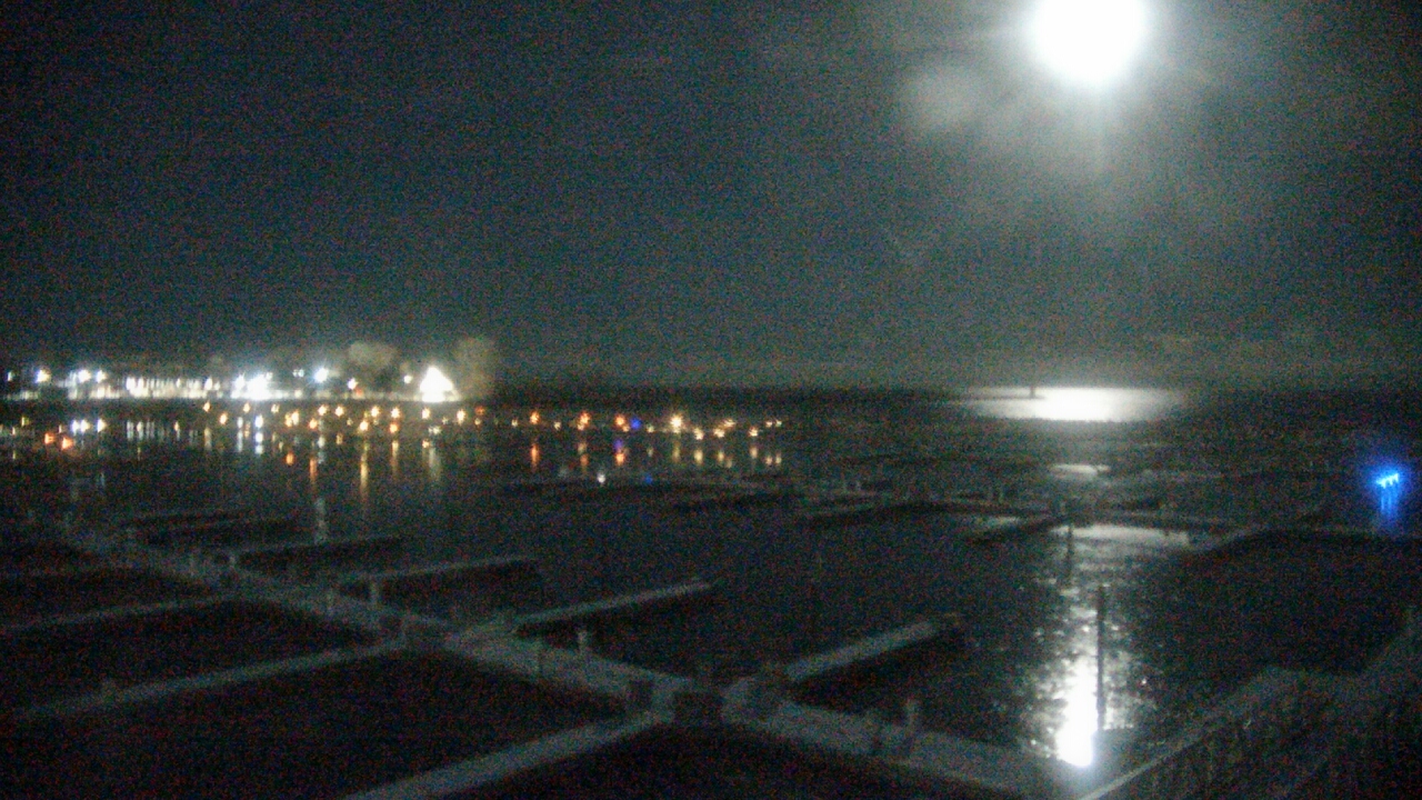 Thumbnail for current weather camera view from Waukegan Harbor and Marina in Waukegan, Illinois