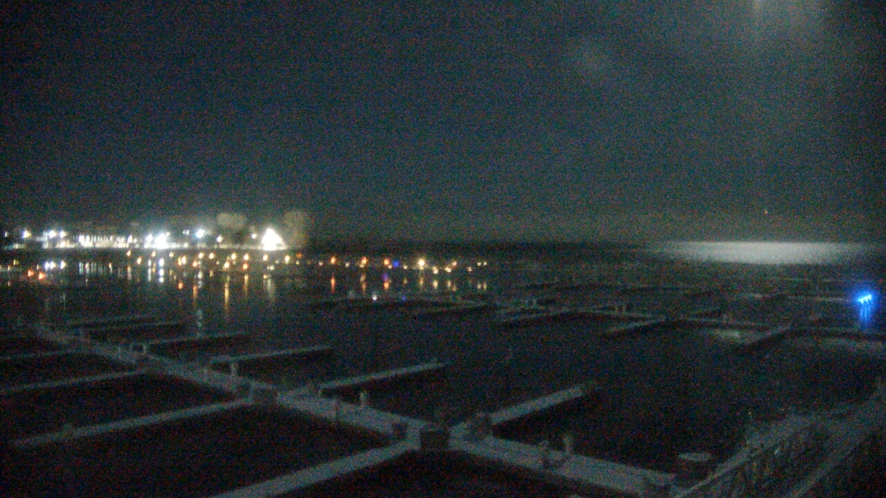 Thumbnail for current weather camera view from Waukegan Harbor and Marina in Waukegan, Illinois