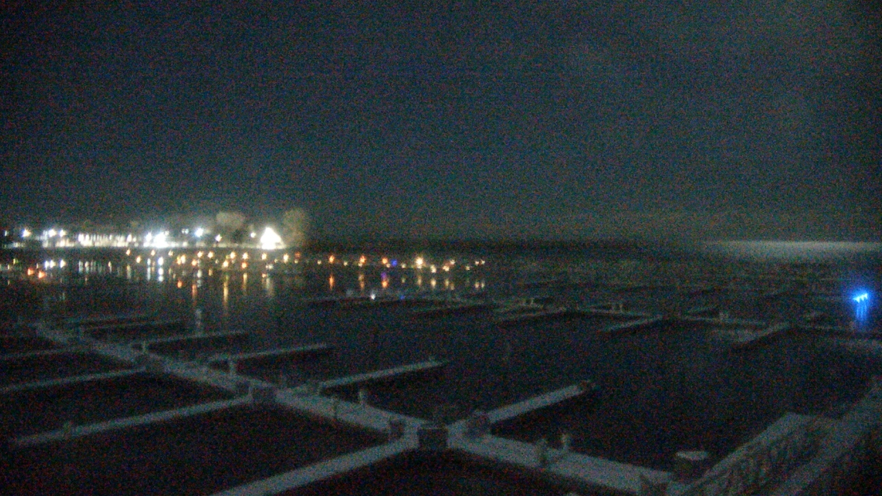 Thumbnail for current weather camera view from Waukegan Harbor and Marina in Waukegan, Illinois