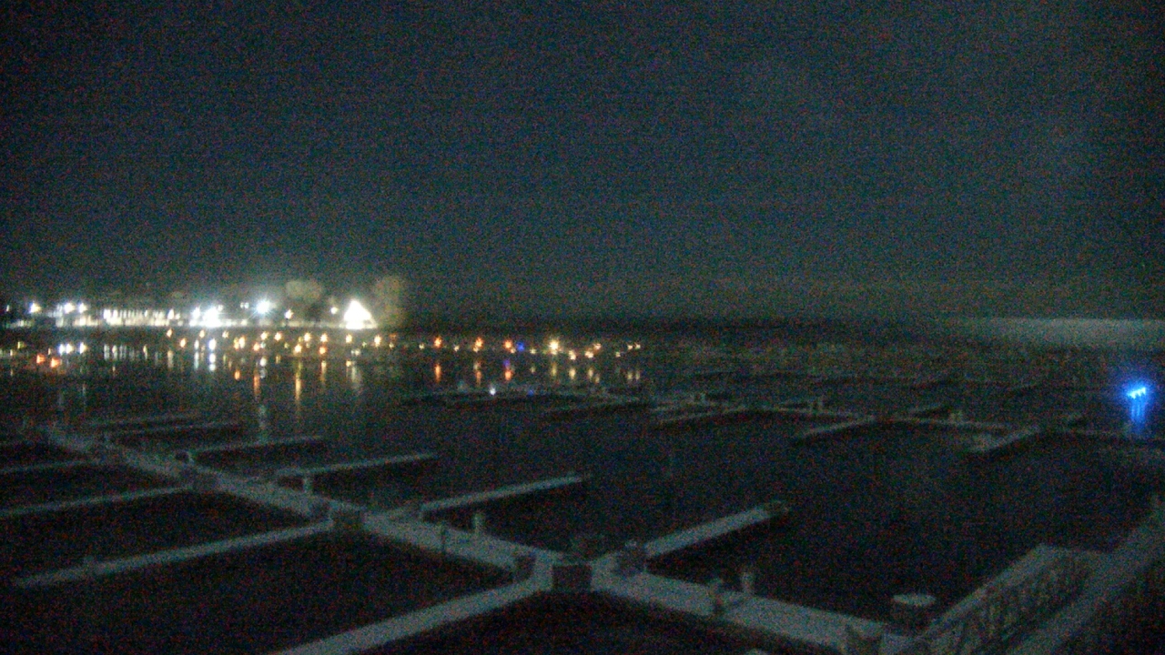 Thumbnail for current weather camera view from Waukegan Harbor and Marina in Waukegan, Illinois