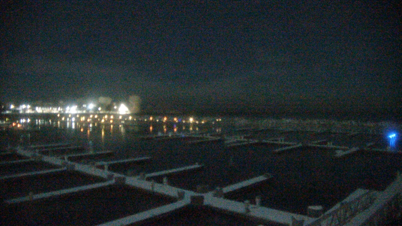 Thumbnail for current weather camera view from Waukegan Harbor and Marina in Waukegan, Illinois