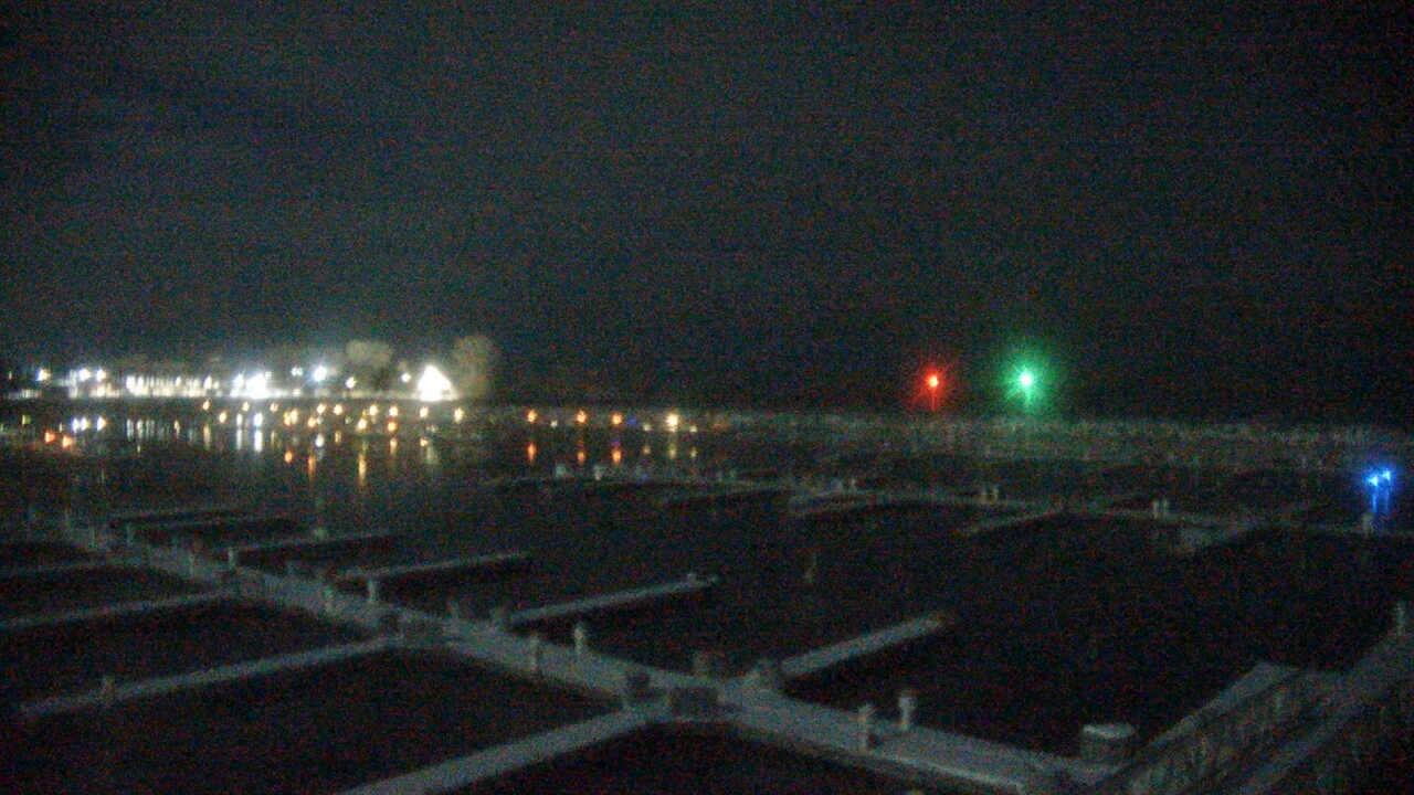 Thumbnail for current weather camera view from Waukegan Harbor and Marina in Waukegan, Illinois