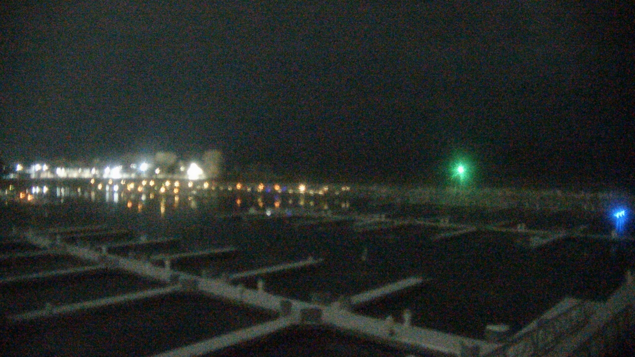 Thumbnail for current weather camera view from Waukegan Harbor and Marina in Waukegan, Illinois