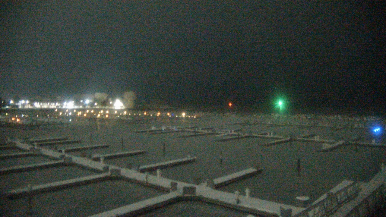 Thumbnail for current weather camera view from Waukegan Harbor and Marina in Waukegan, Illinois