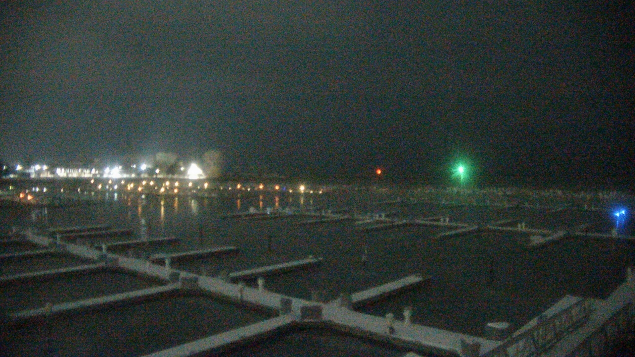 Thumbnail for current weather camera view from Waukegan Harbor and Marina in Waukegan, Illinois