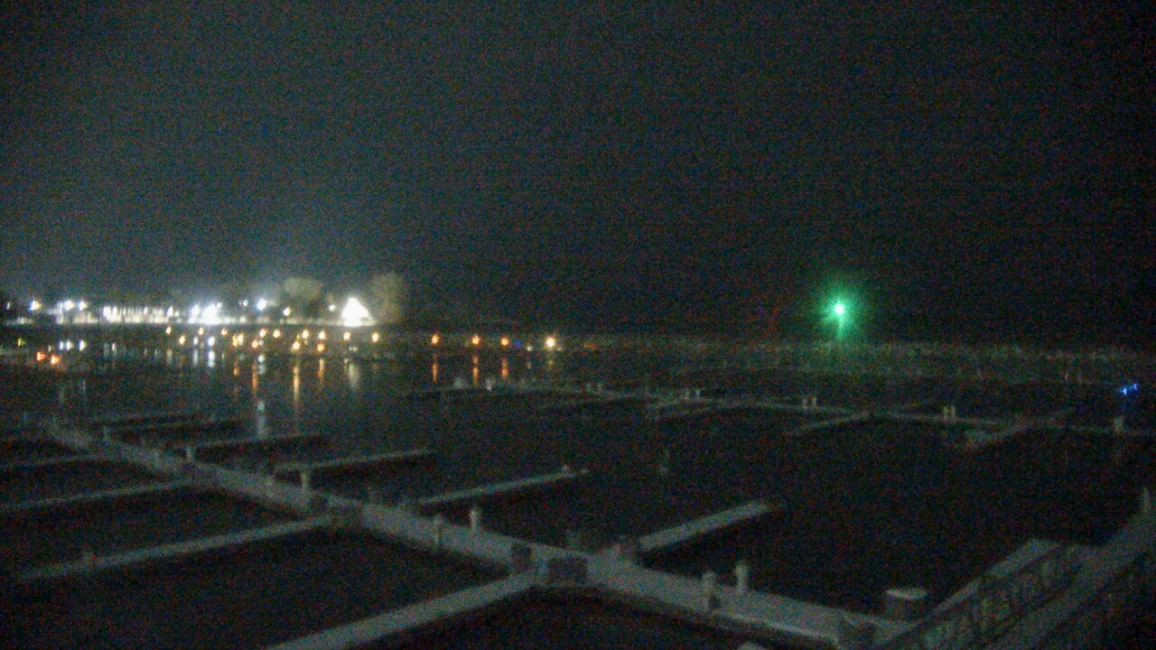 Thumbnail for current weather camera view from Waukegan Harbor and Marina in Waukegan, Illinois