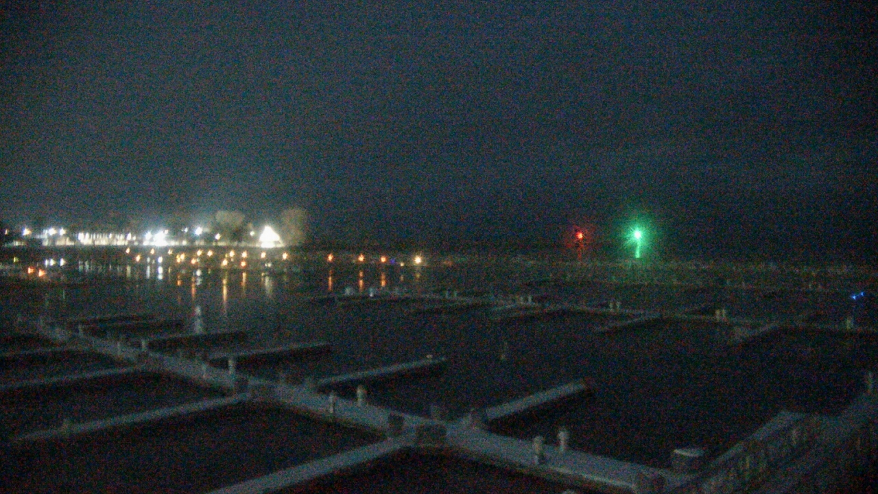 Thumbnail for current weather camera view from Waukegan Harbor and Marina in Waukegan, Illinois