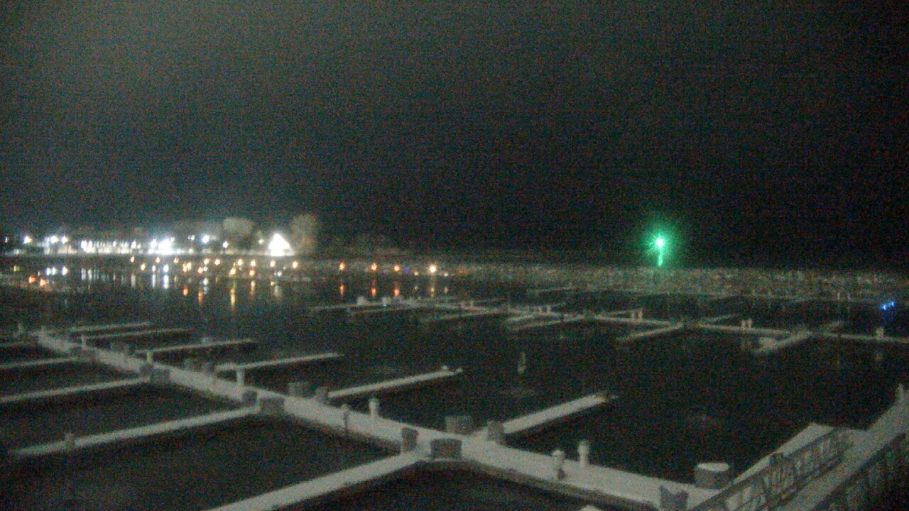 Thumbnail for current weather camera view from Waukegan Harbor and Marina in Waukegan, Illinois