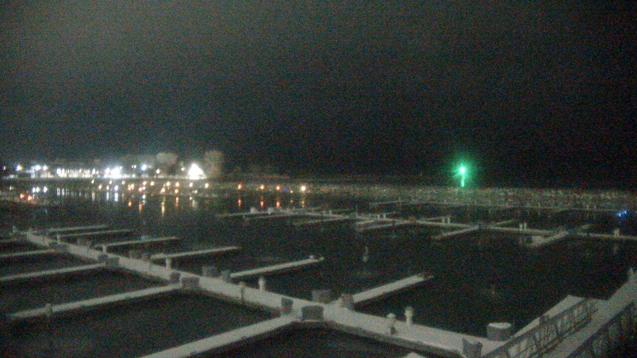 Thumbnail for current weather camera view from Waukegan Harbor and Marina in Waukegan, Illinois