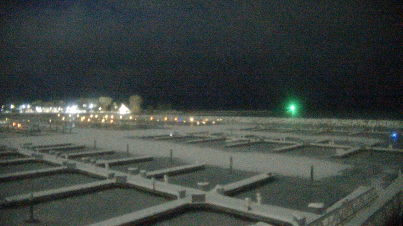 Thumbnail for current weather camera view from Waukegan Harbor and Marina in Waukegan, Illinois