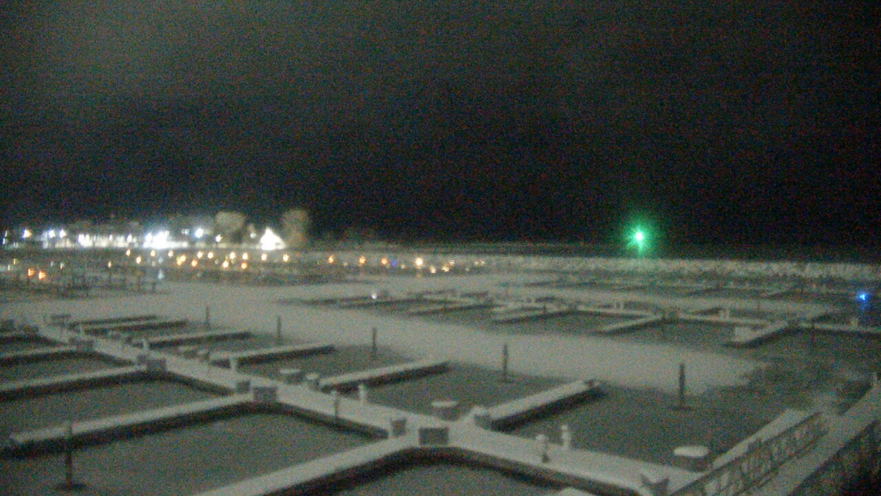 Thumbnail for current weather camera view from Waukegan Harbor and Marina in Waukegan, Illinois