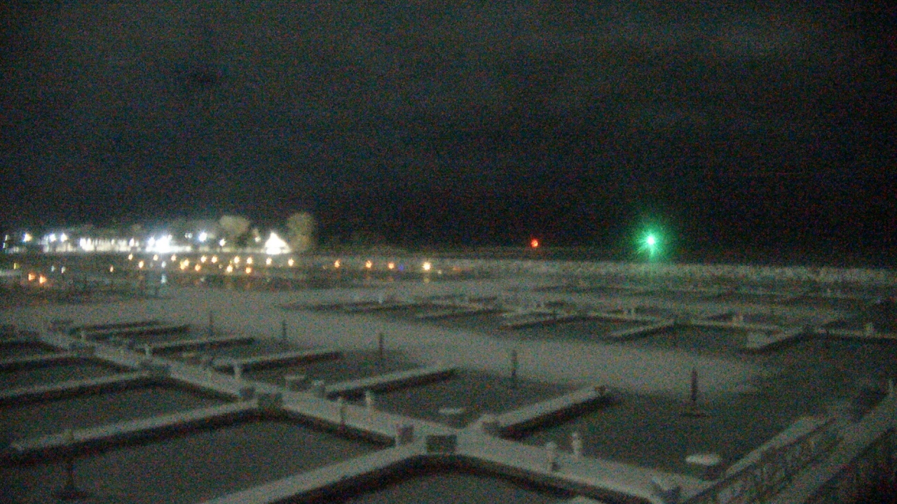 Thumbnail for current weather camera view from Waukegan Harbor and Marina in Waukegan, Illinois