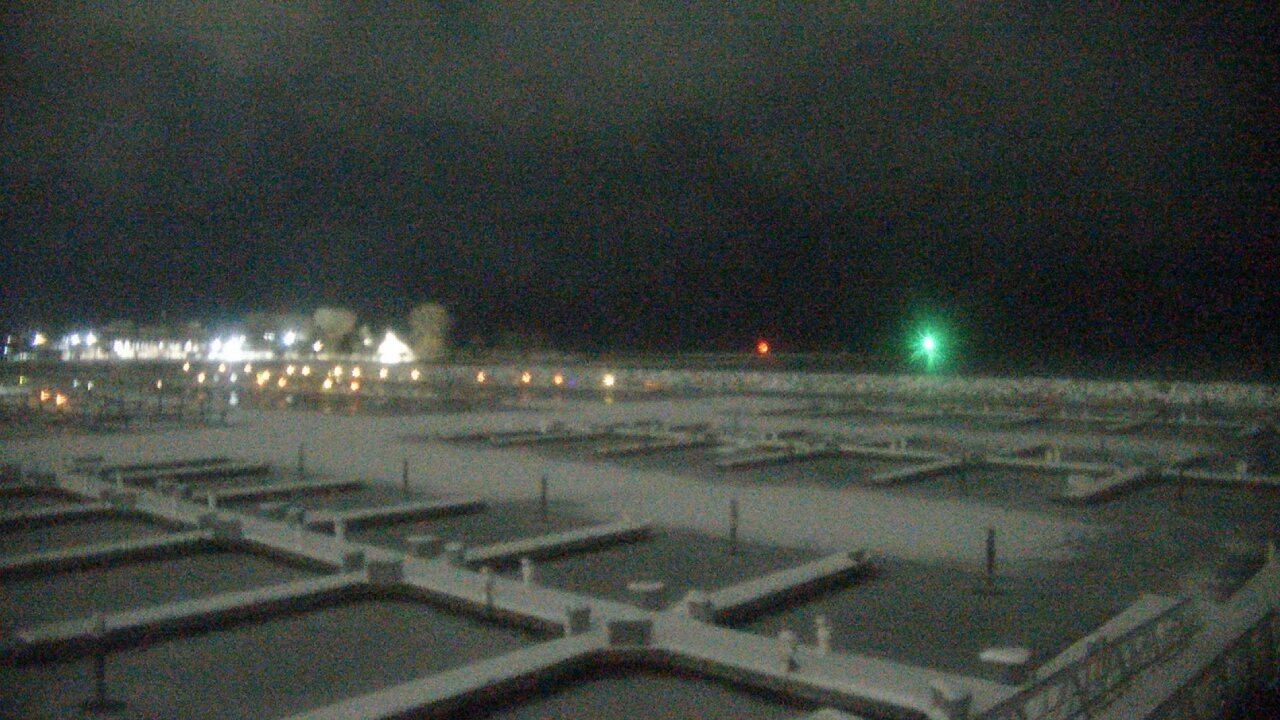 Thumbnail for current weather camera view from Waukegan Harbor and Marina in Waukegan, Illinois