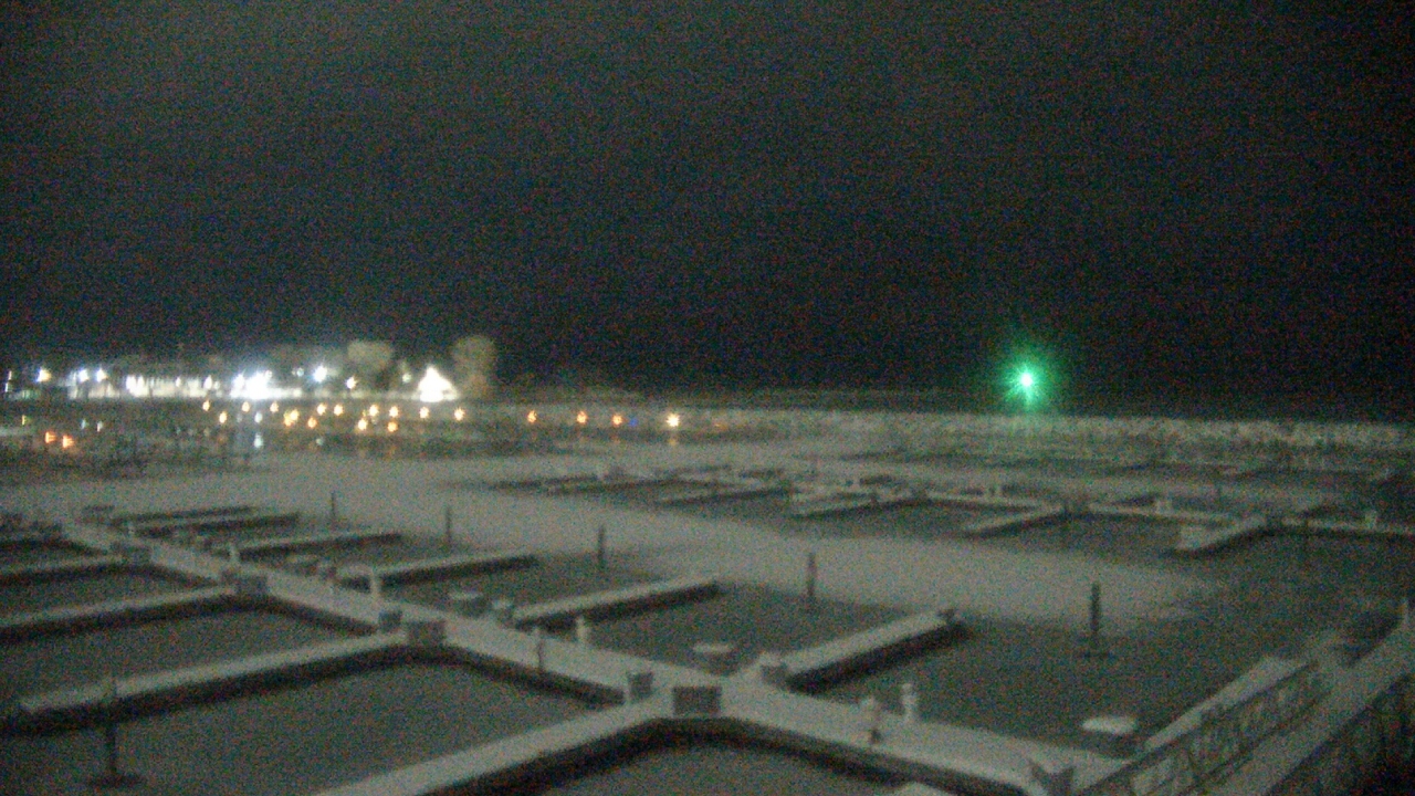 Thumbnail for current weather camera view from Waukegan Harbor and Marina in Waukegan, Illinois