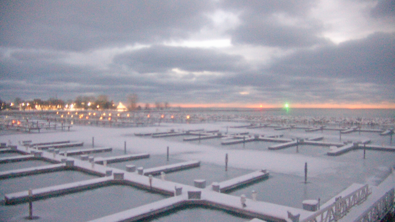 Thumbnail for current weather camera view from Waukegan Harbor and Marina in Waukegan, Illinois