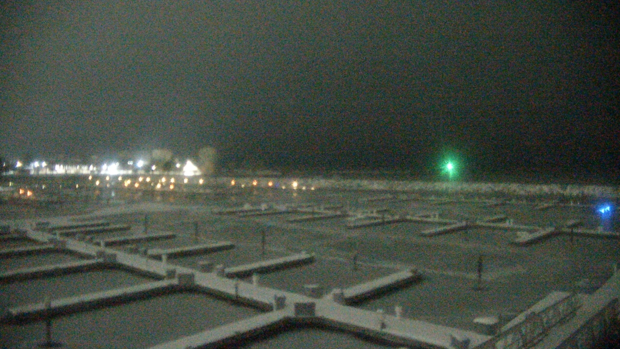Thumbnail for current weather camera view from Waukegan Harbor and Marina in Waukegan, Illinois
