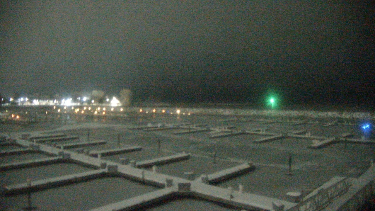 Thumbnail for current weather camera view from Waukegan Harbor and Marina in Waukegan, Illinois