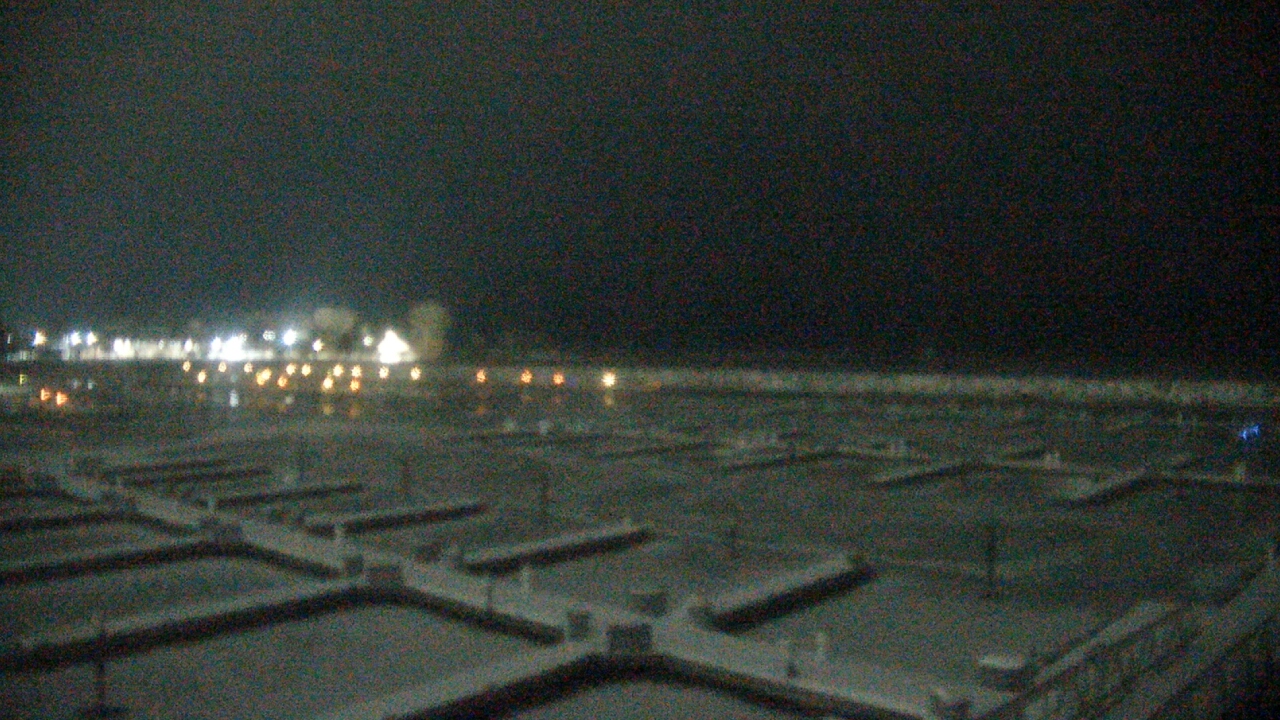 Thumbnail for current weather camera view from Waukegan Harbor and Marina in Waukegan, Illinois