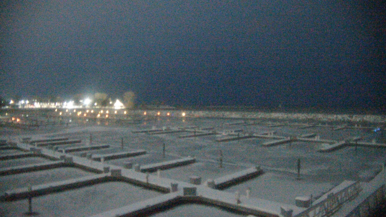 Thumbnail for current weather camera view from Waukegan Harbor and Marina in Waukegan, Illinois