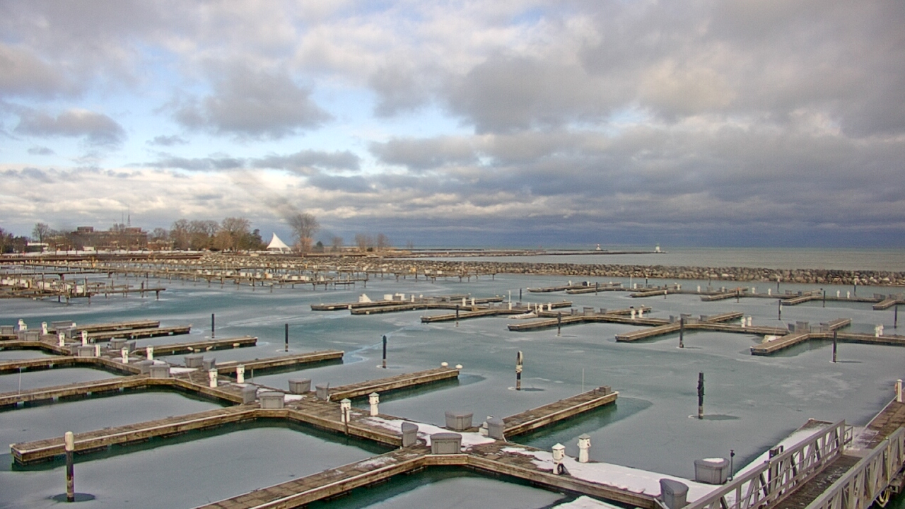 Thumbnail for current weather camera view from Waukegan Harbor and Marina in Waukegan, Illinois