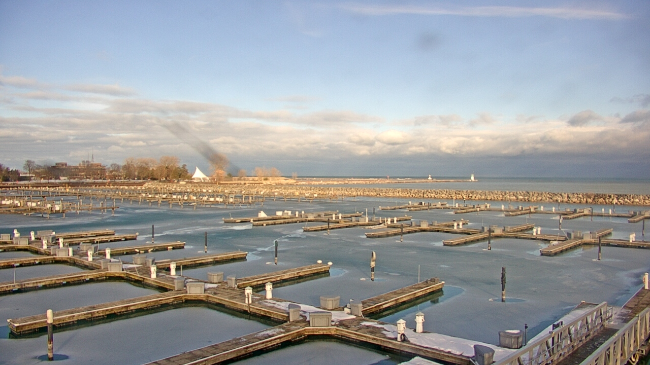 Thumbnail for current weather camera view from Waukegan Harbor and Marina in Waukegan, Illinois