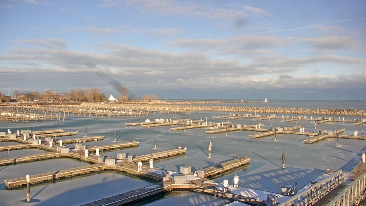 Thumbnail for current weather camera view from Waukegan Harbor and Marina in Waukegan, Illinois