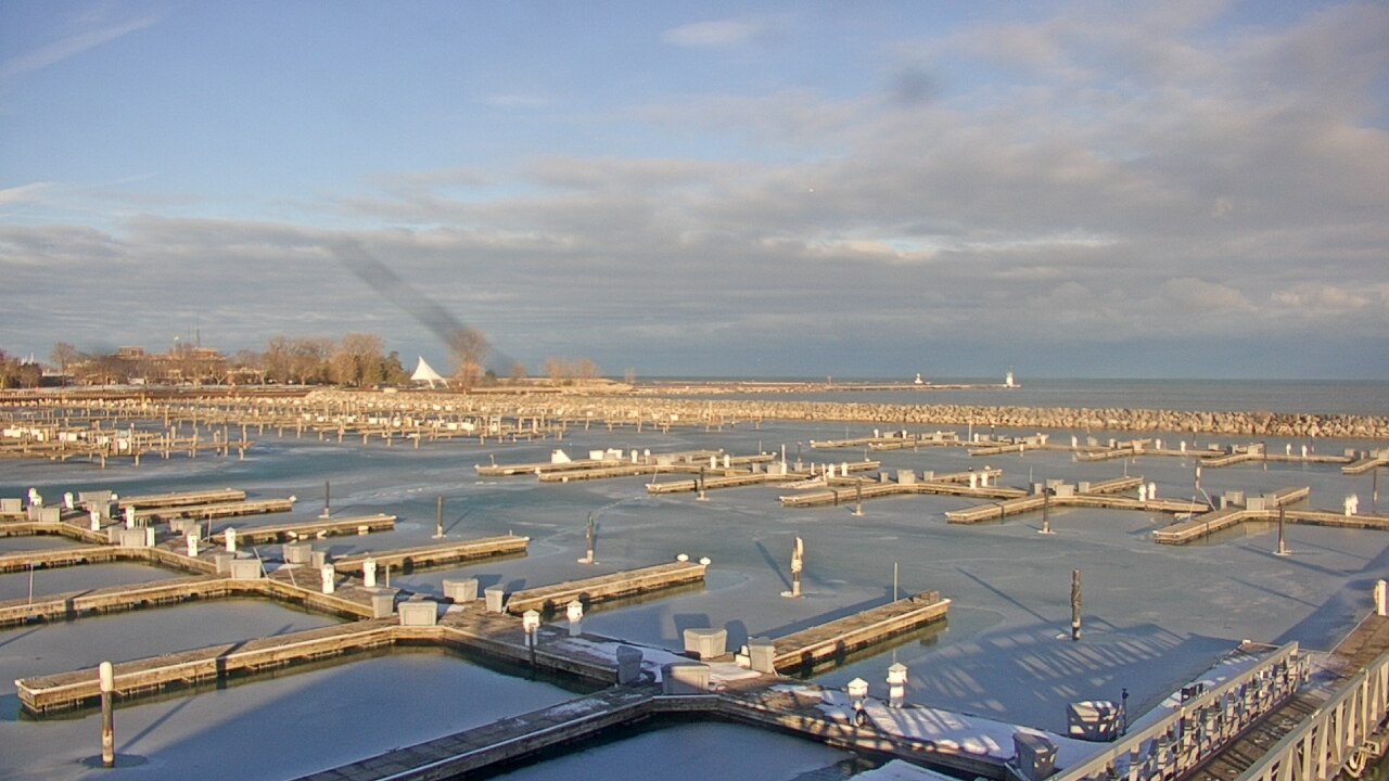 Thumbnail for current weather camera view from Waukegan Harbor and Marina in Waukegan, Illinois
