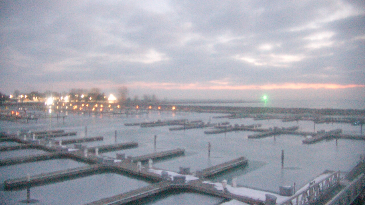 Thumbnail for current weather camera view from Waukegan Harbor and Marina in Waukegan, Illinois