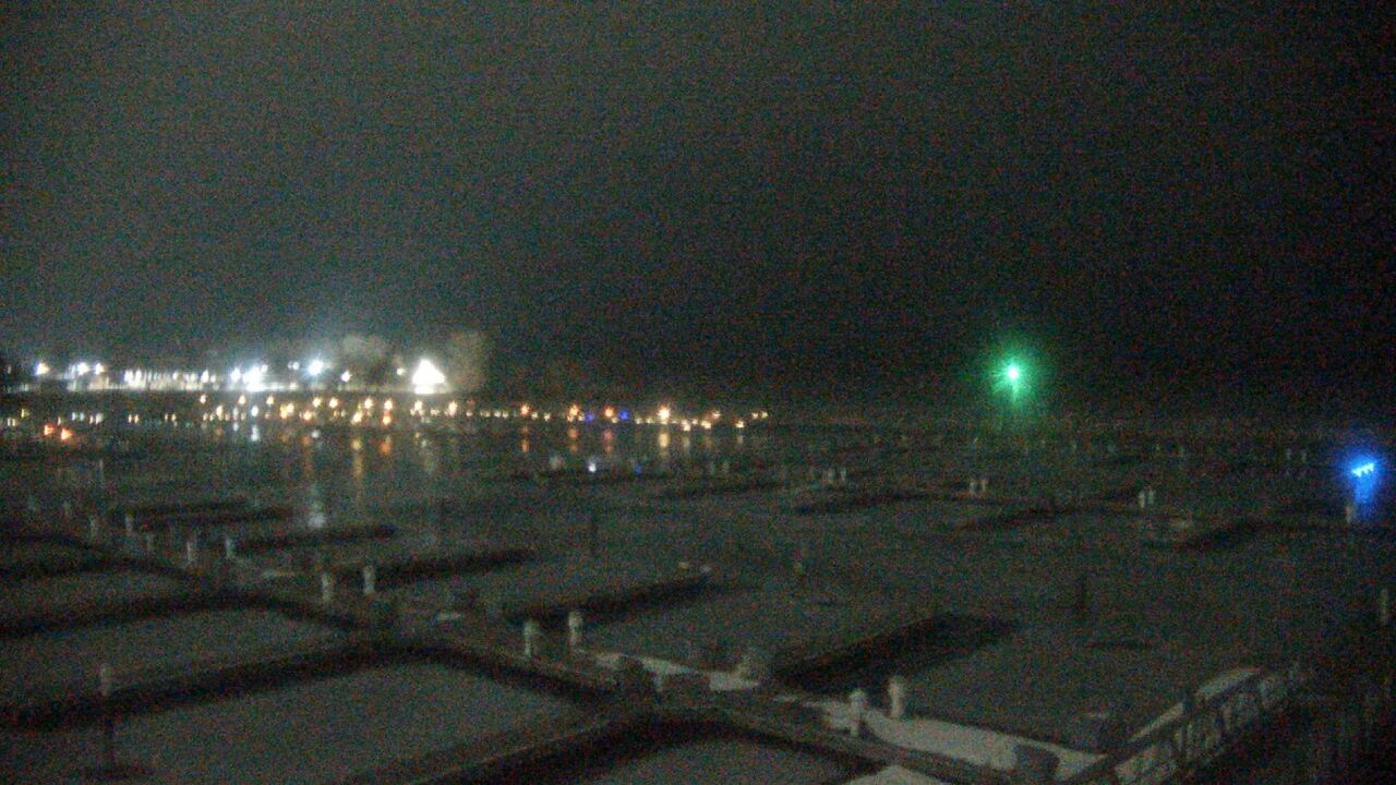 Thumbnail for current weather camera view from Waukegan Harbor and Marina in Waukegan, Illinois