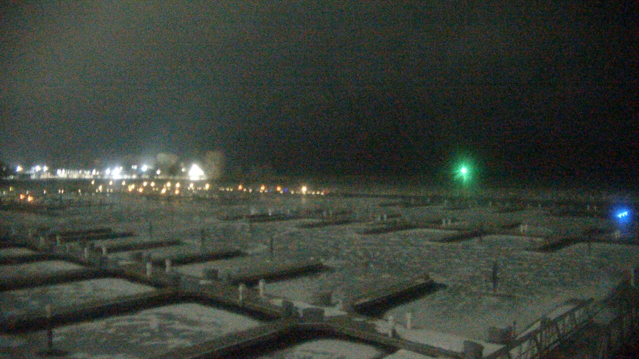 Thumbnail for current weather camera view from Waukegan Harbor and Marina in Waukegan, Illinois
