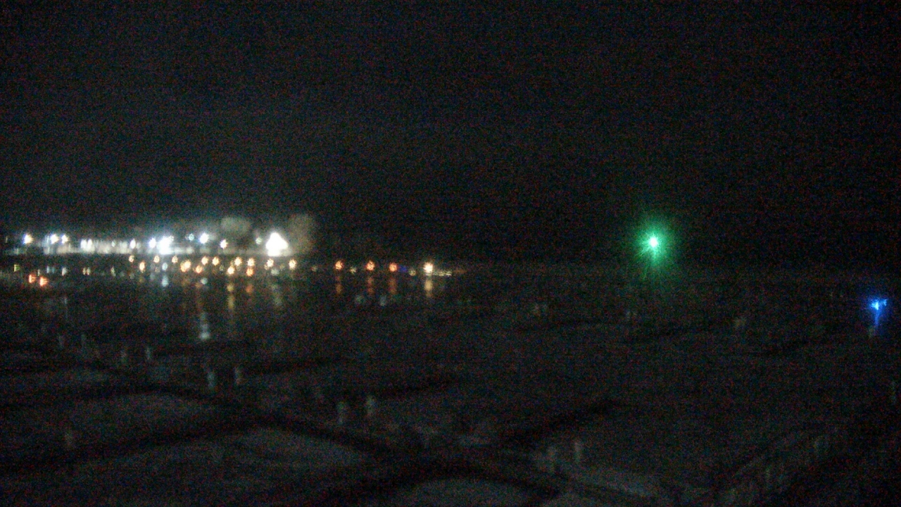 Thumbnail for current weather camera view from Waukegan Harbor and Marina in Waukegan, Illinois