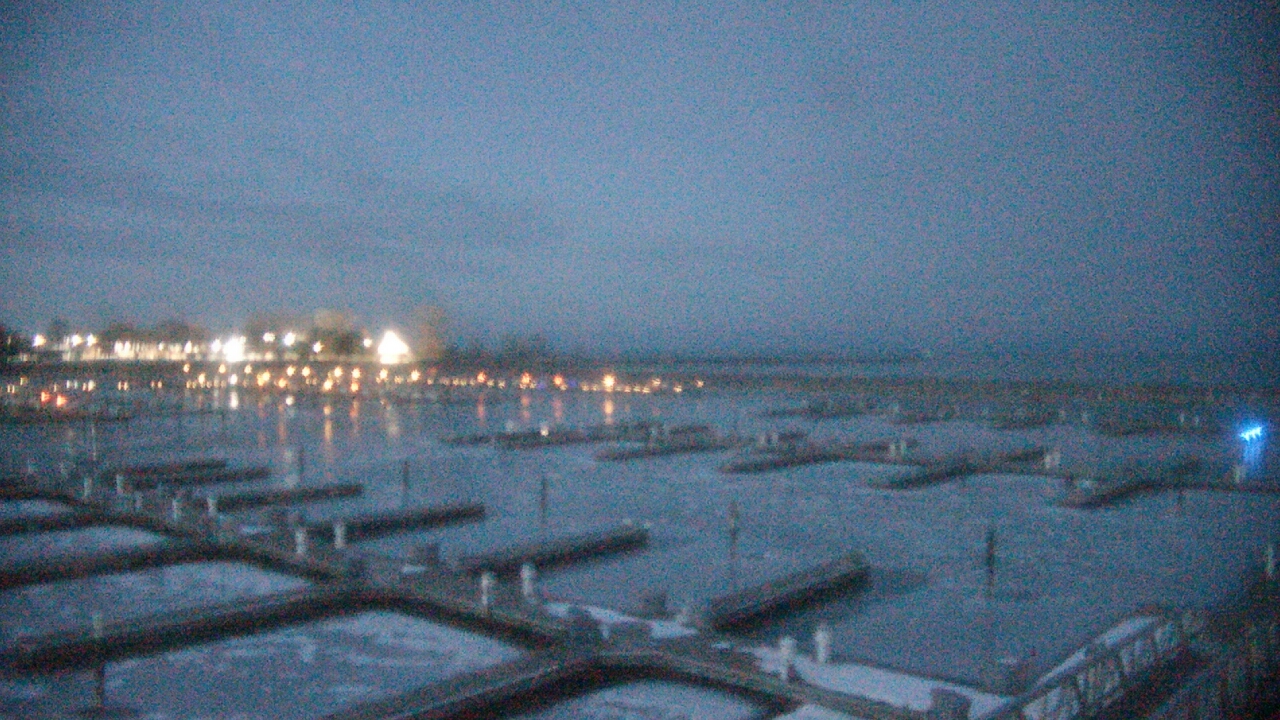 Thumbnail for current weather camera view from Waukegan Harbor and Marina in Waukegan, Illinois
