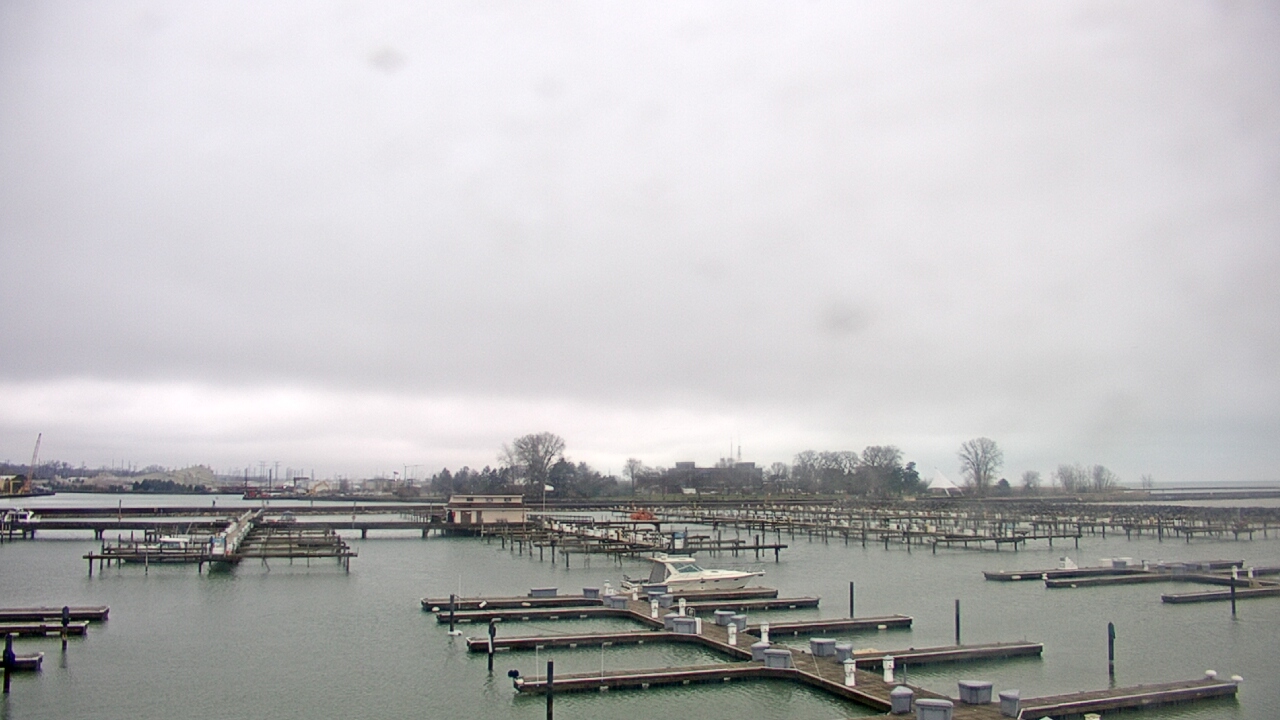 Thumbnail for current weather camera view from Waukegan Harbor and Marina in Waukegan, Illinois