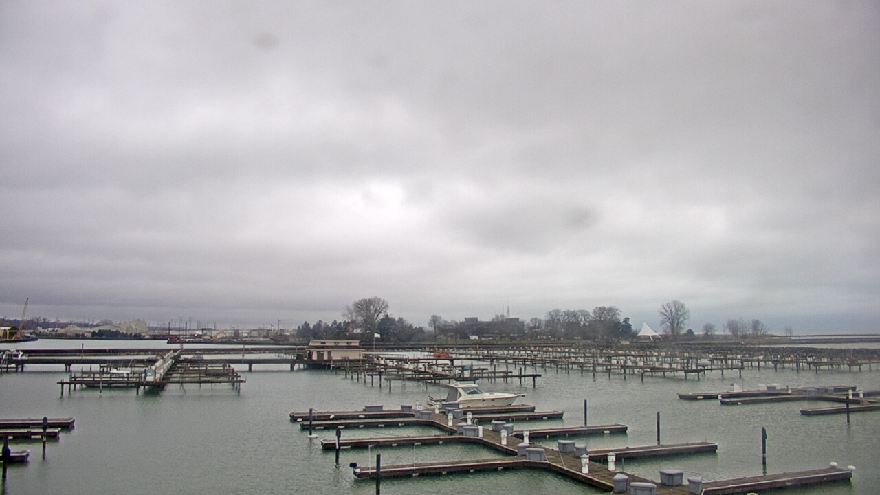 Thumbnail for current weather camera view from Waukegan Harbor and Marina in Waukegan, Illinois
