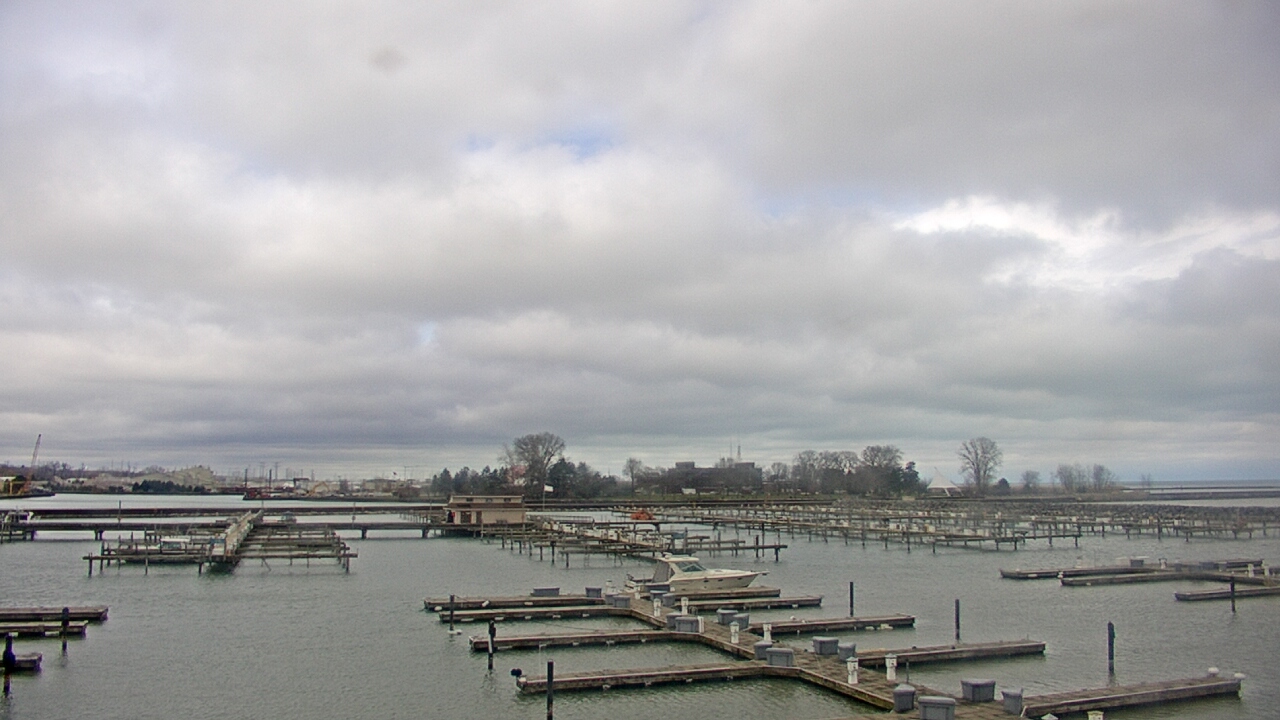 Thumbnail for current weather camera view from Waukegan Harbor and Marina in Waukegan, Illinois