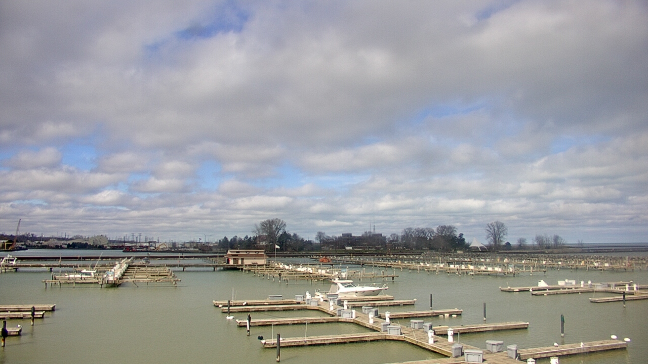 Thumbnail for current weather camera view from Waukegan Harbor and Marina in Waukegan, Illinois